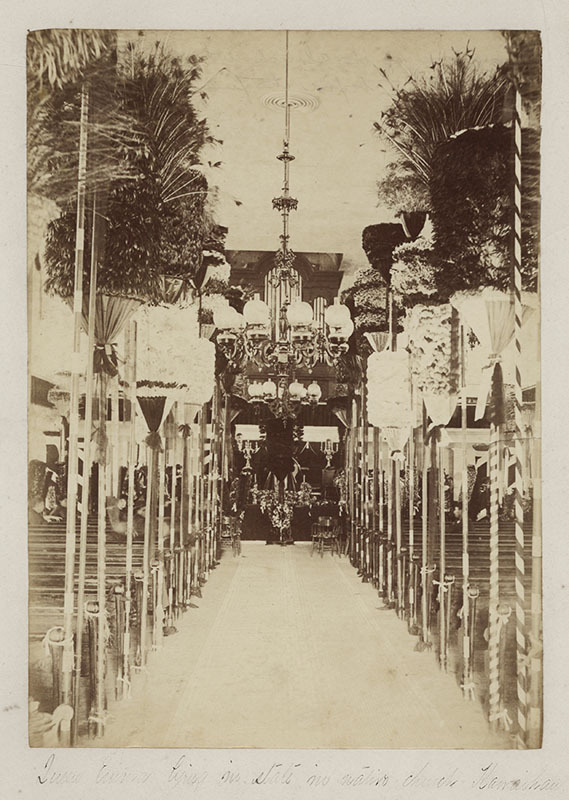 Queen Emma Lying in State in Wahio Church Kawaihau, Hawaii (Congregational Kawaiahao Church) by Unidentified